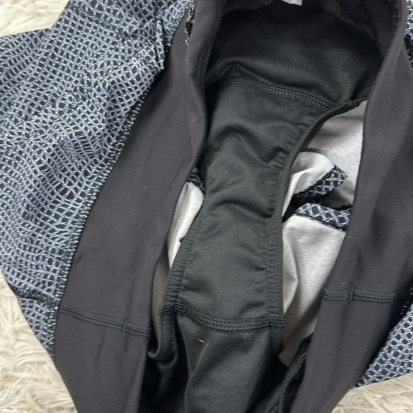 🔥$SALE$🔥 Lululemon Run: Speed Short *4-way Stretch Dottie Eyelet White Black - Picture 3 of 5